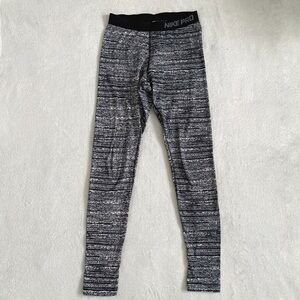 Nike Pro gray geometric striped high waisted athletic yoga leggings medium